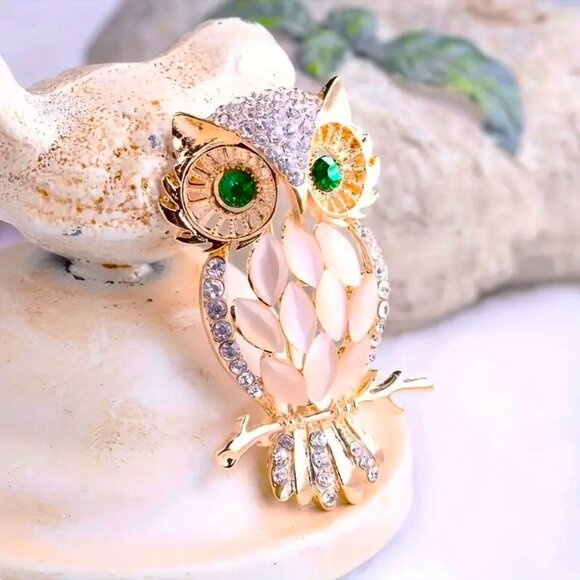 Stunning Owl Brooch Rhinestone Large Pin Gold Gems Coat Lapel Big Green Eyes - Picture 2 of 3